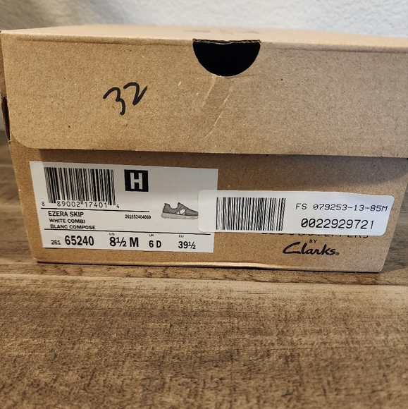 Clarks Cloudsteppers Ezera Skip Slip-On Sneaker - Women's 8.5 - Picture 11 of 11